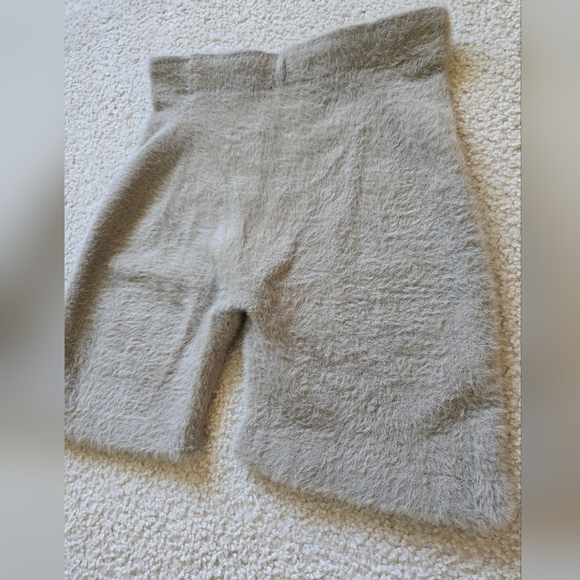🌈Whitney Simmons X Gymshark Final Collection - Eyelash KnitShorts Size Small - Picture 2 of 9